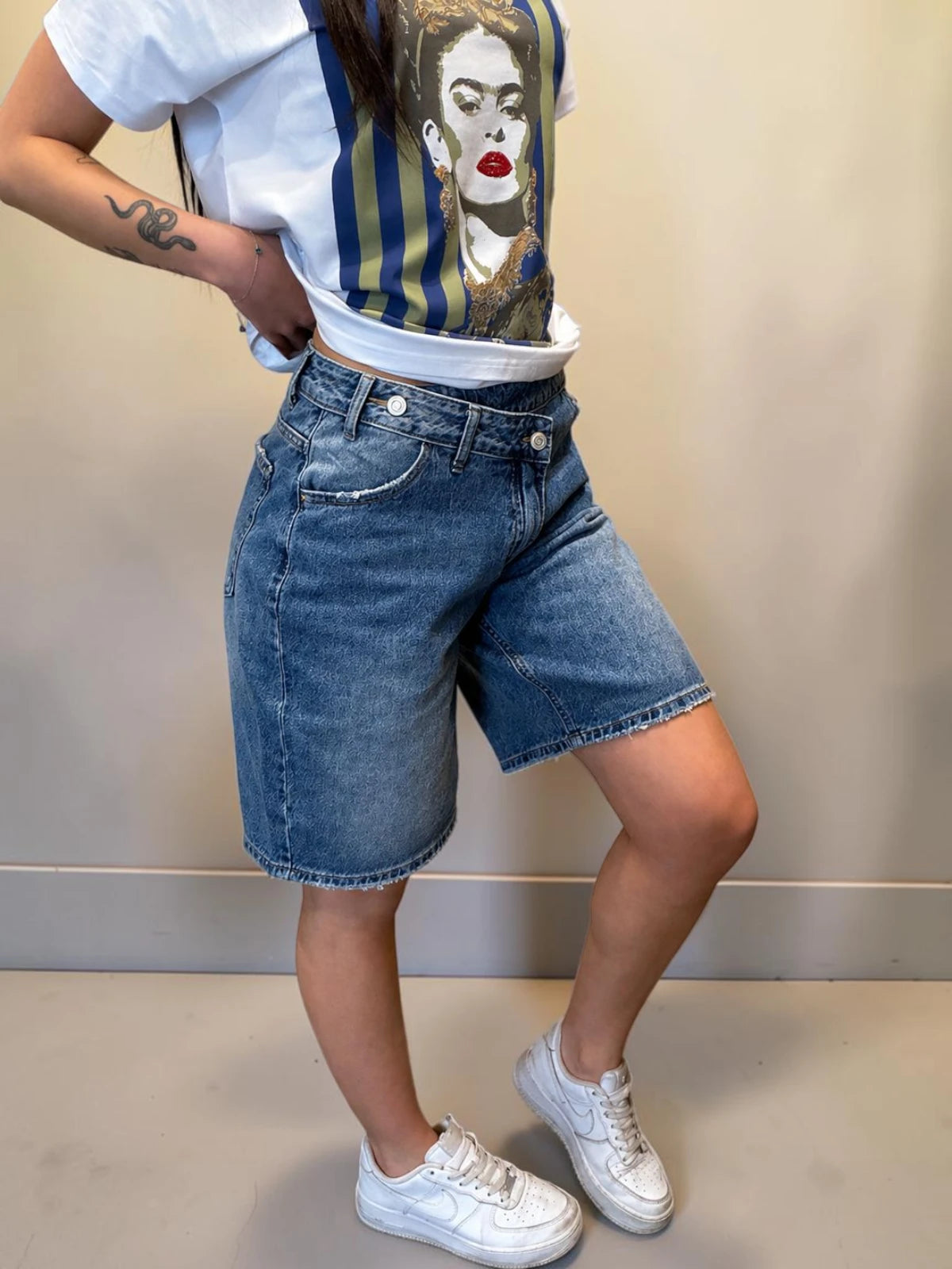 Bermuda denim con bottone doppio