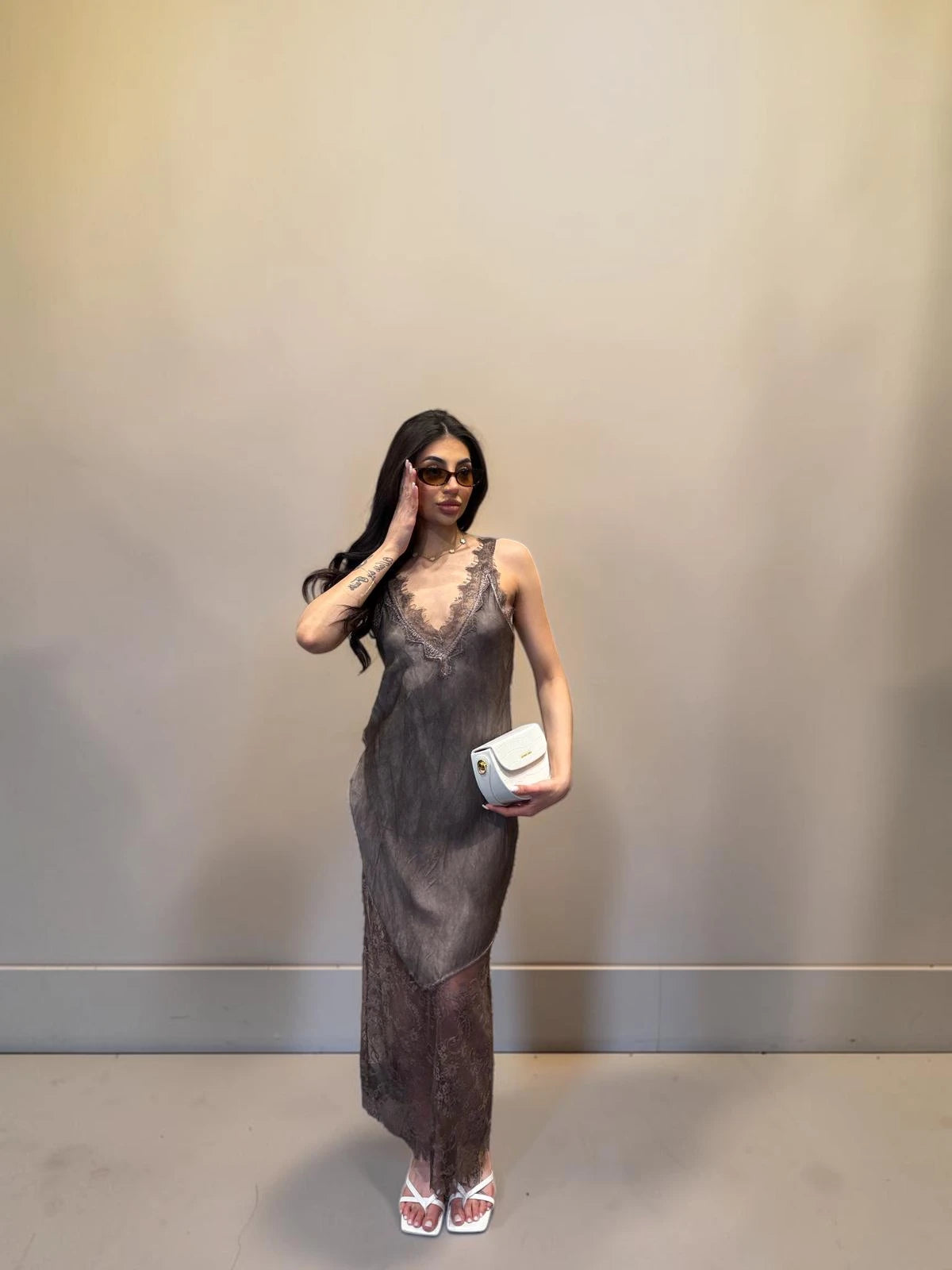 Abito elegante lungo in viscosa con pizzo