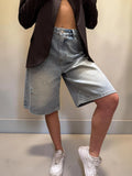 Bermuda denim over per un look curato e rilassato