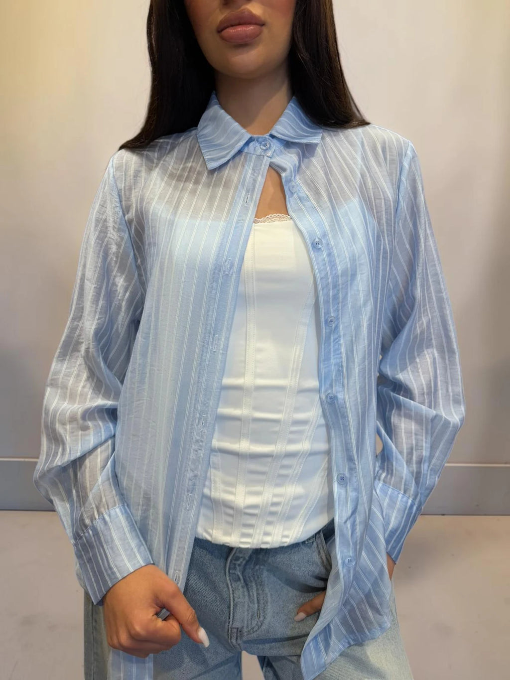 Camicia regular fit a righe semivelata