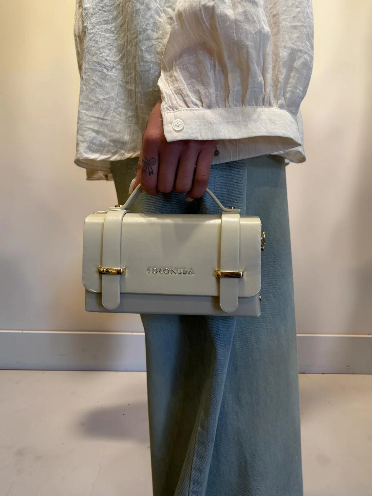 Mini bag con dettagli e catenina oro