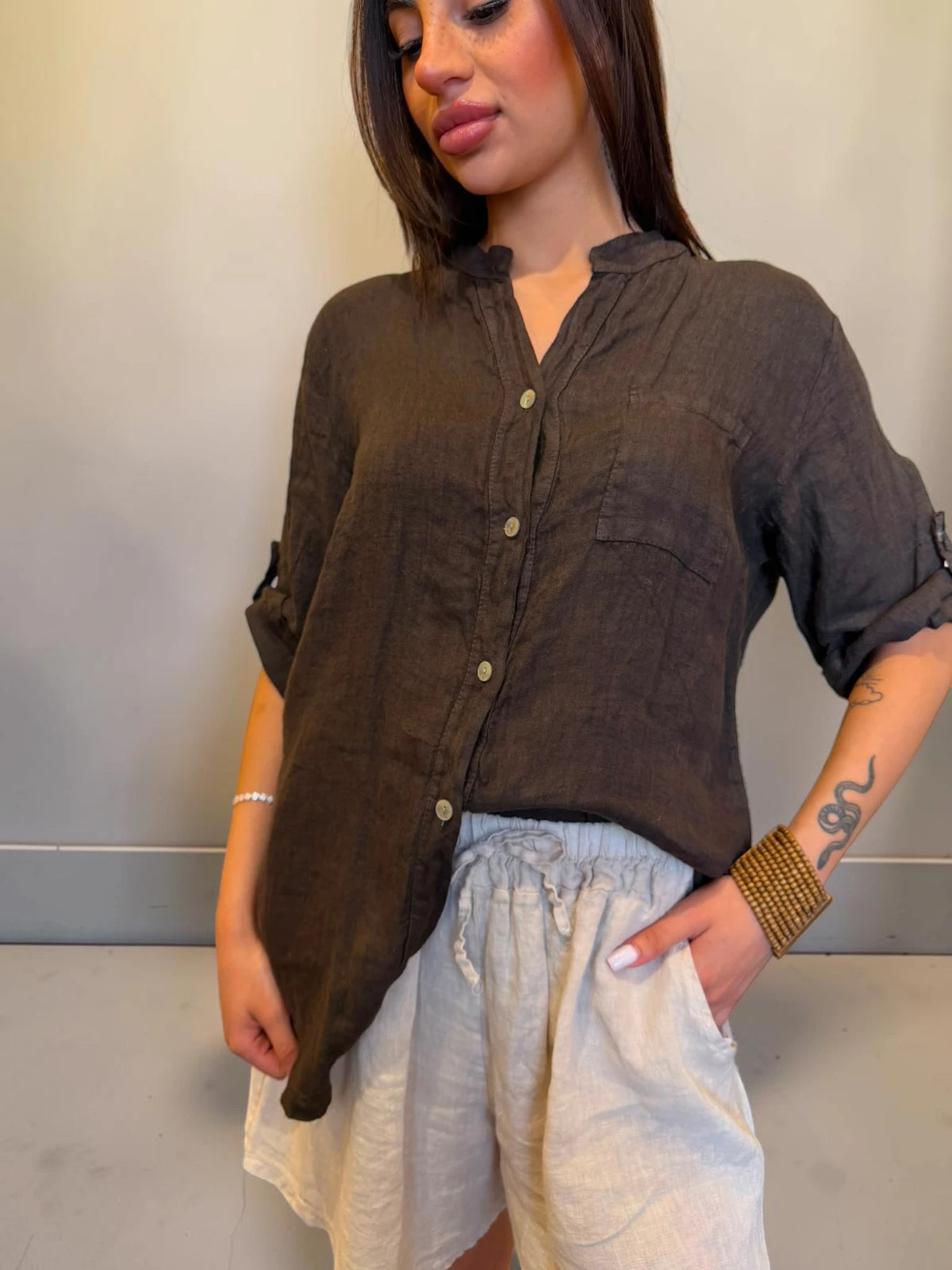 Camicia in lino mezza manica con bottoncini