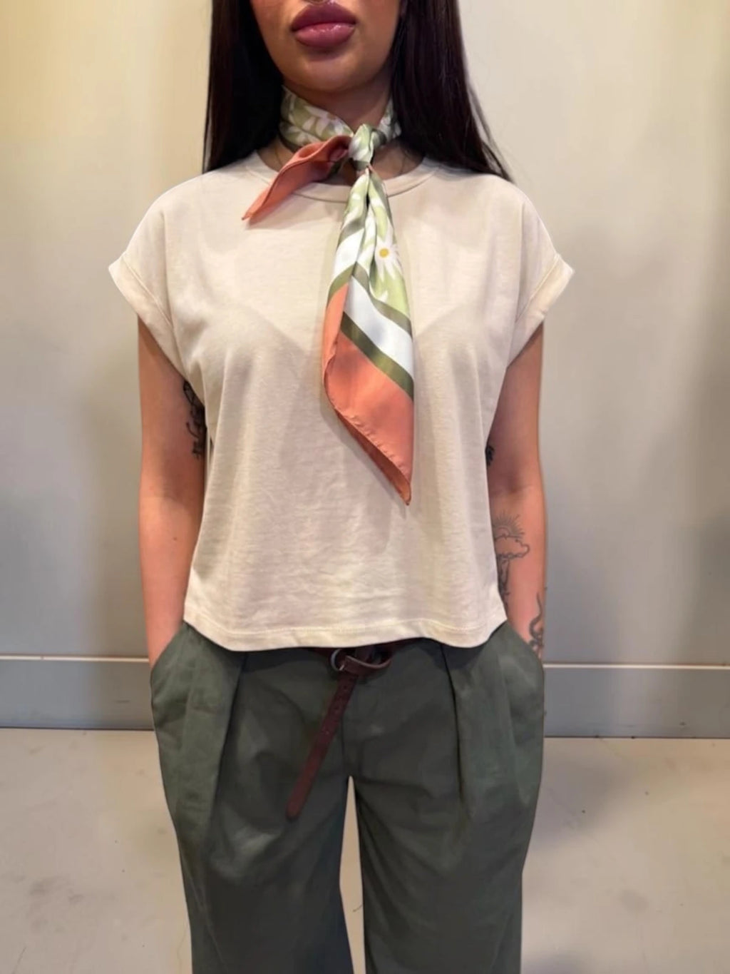 T-shirt manica corta taglio vivo