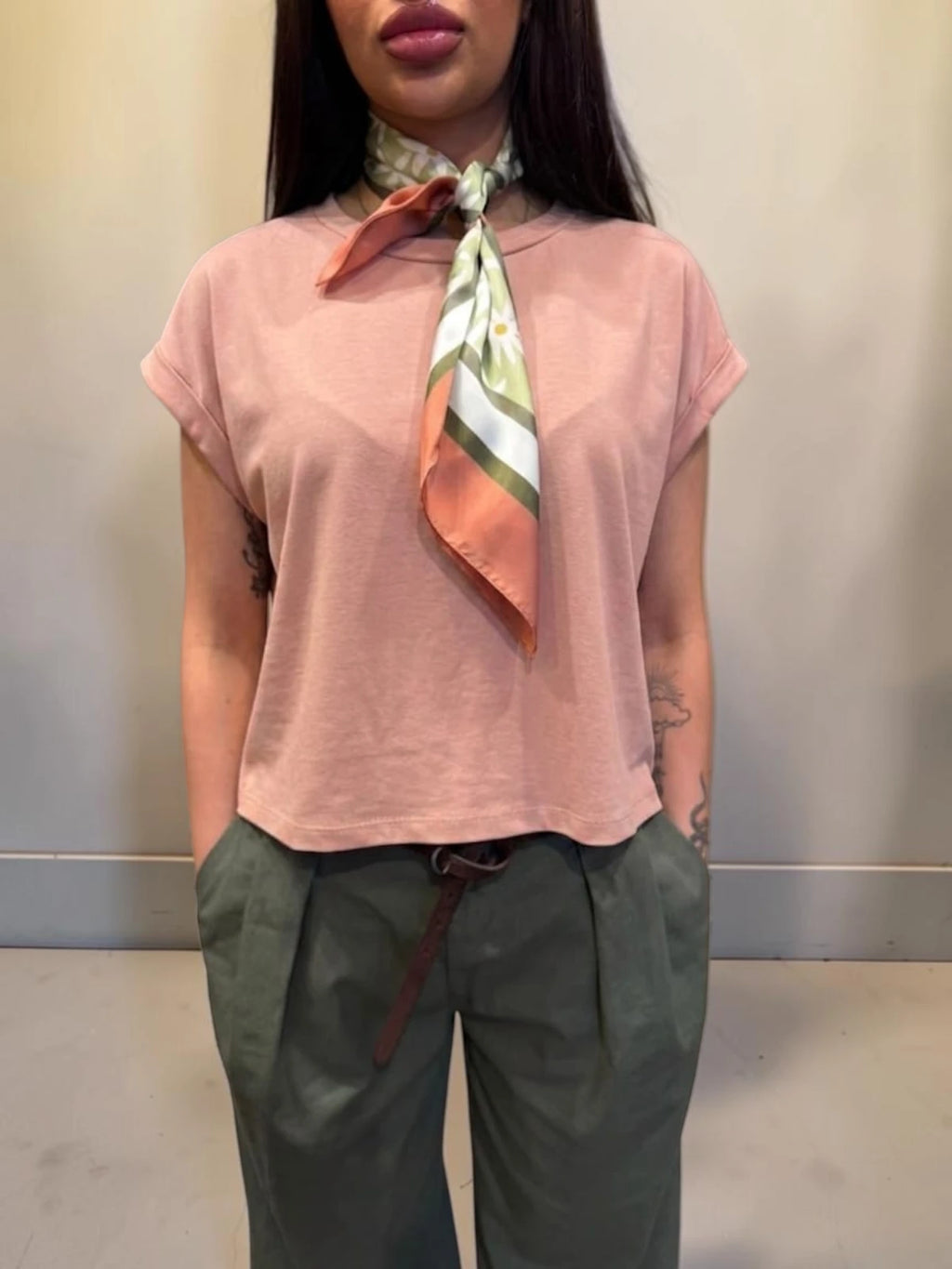 T-shirt manica corta taglio vivo