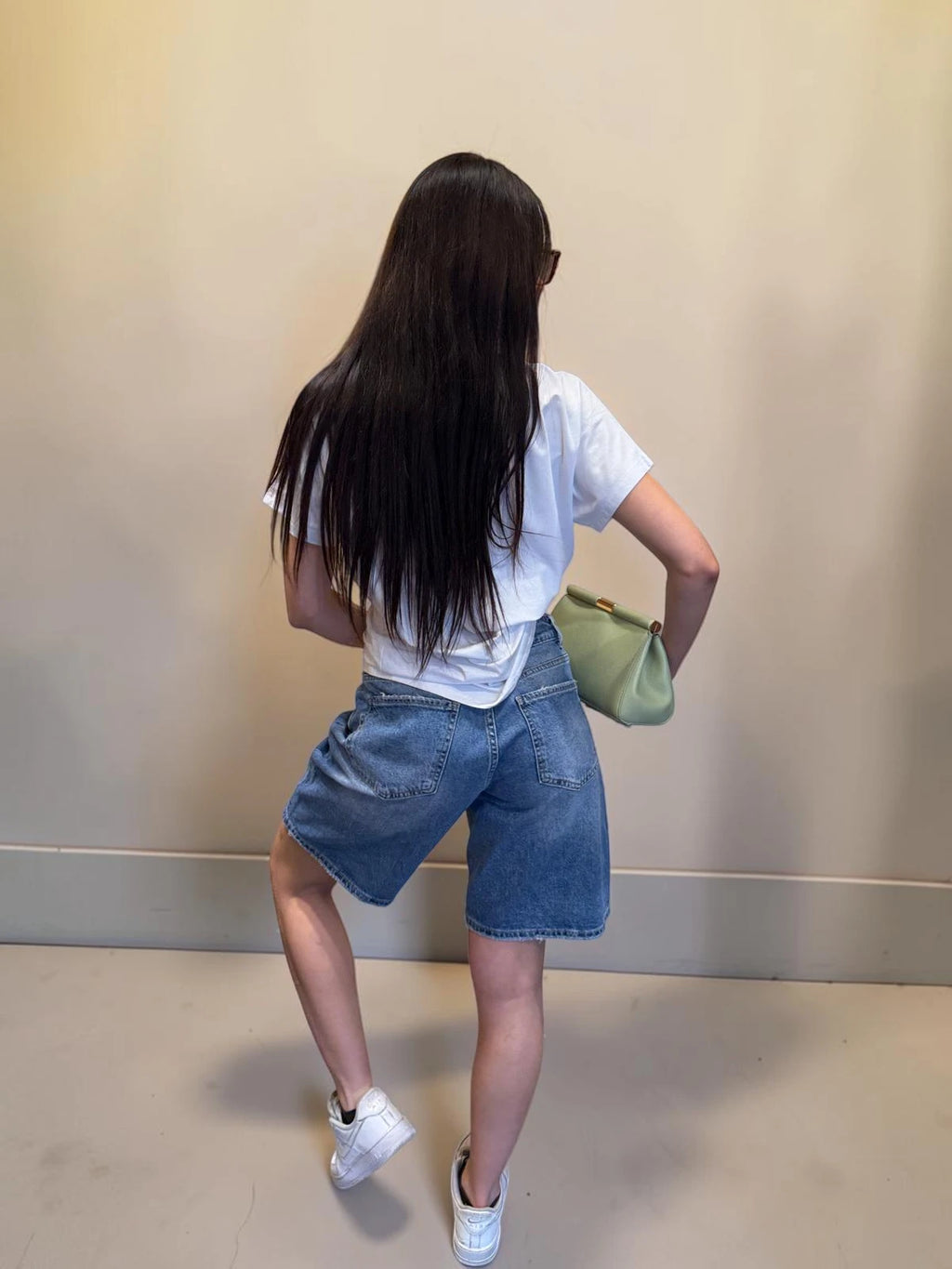 Bermuda denim con bottone doppio
