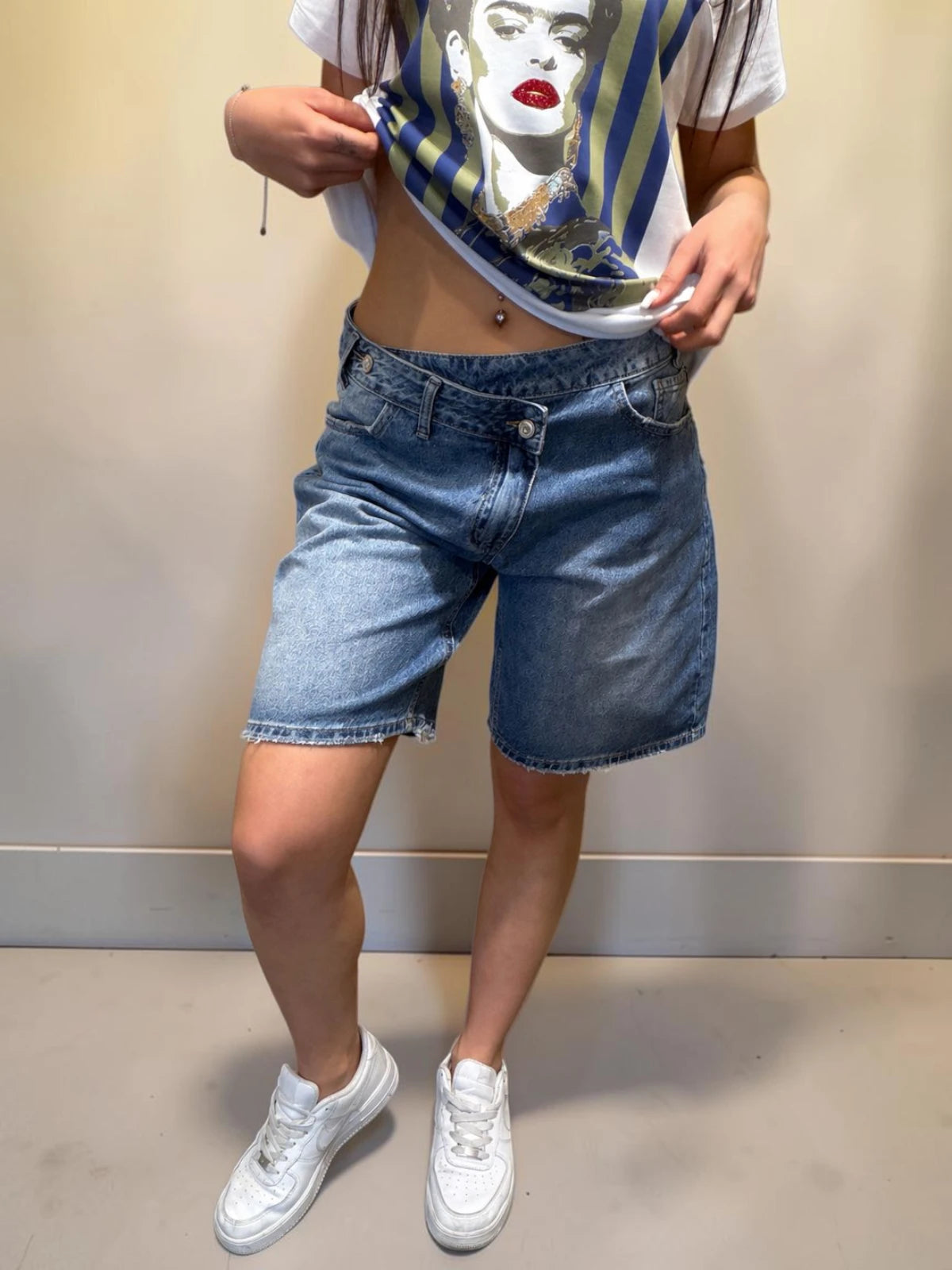 Bermuda denim con bottone doppio