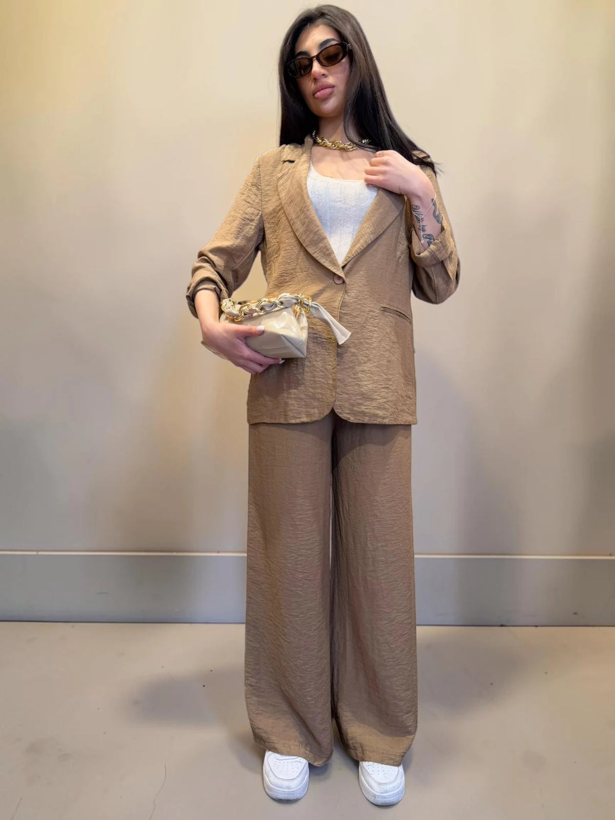 Coordinato in misto lino con elastico e giacca con bottone in legno