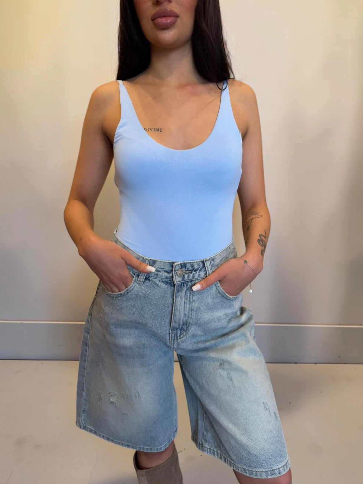 Body in lycra scollo tondo con bretellina