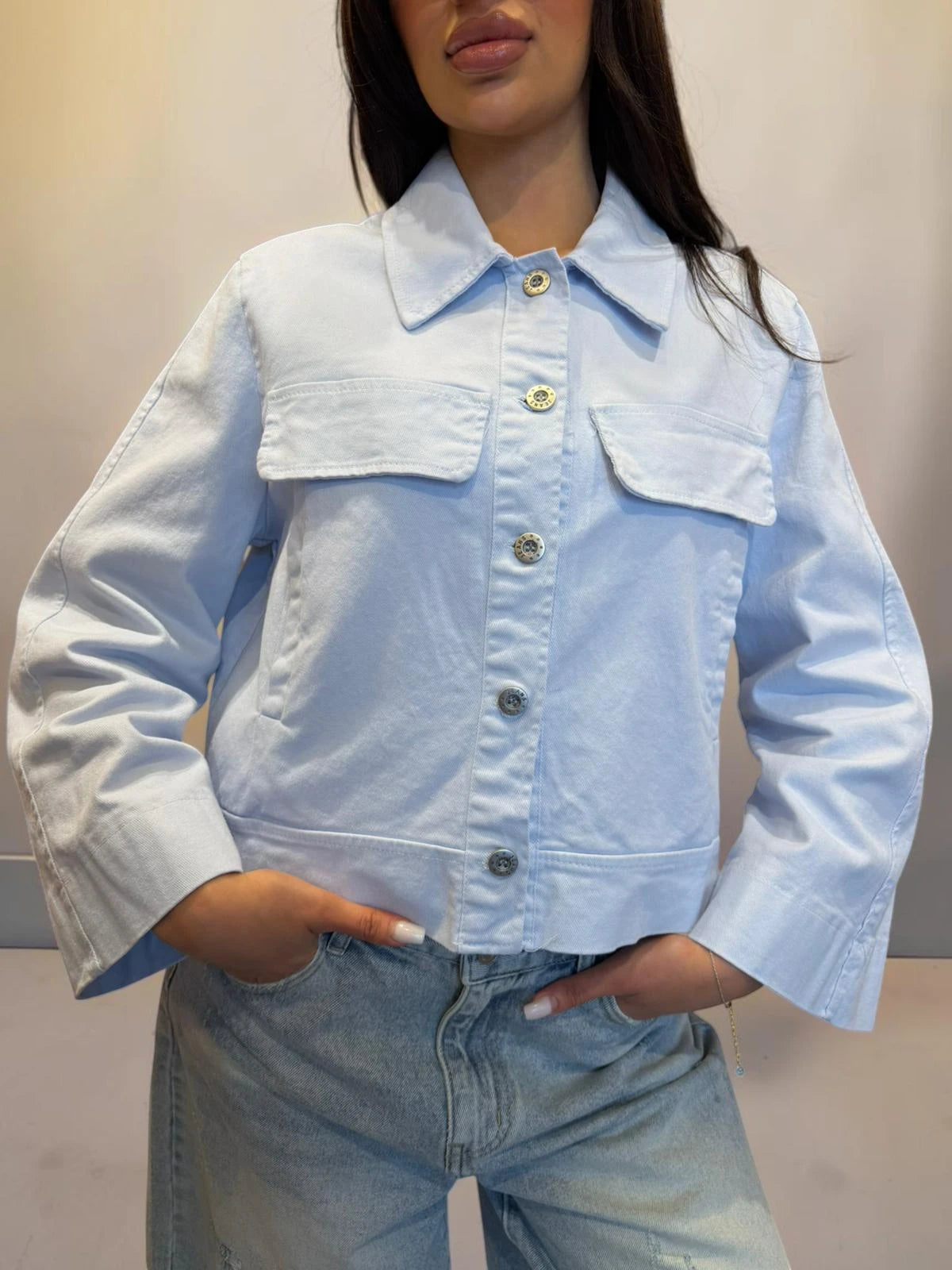 Giubbino in denim con manica a campana