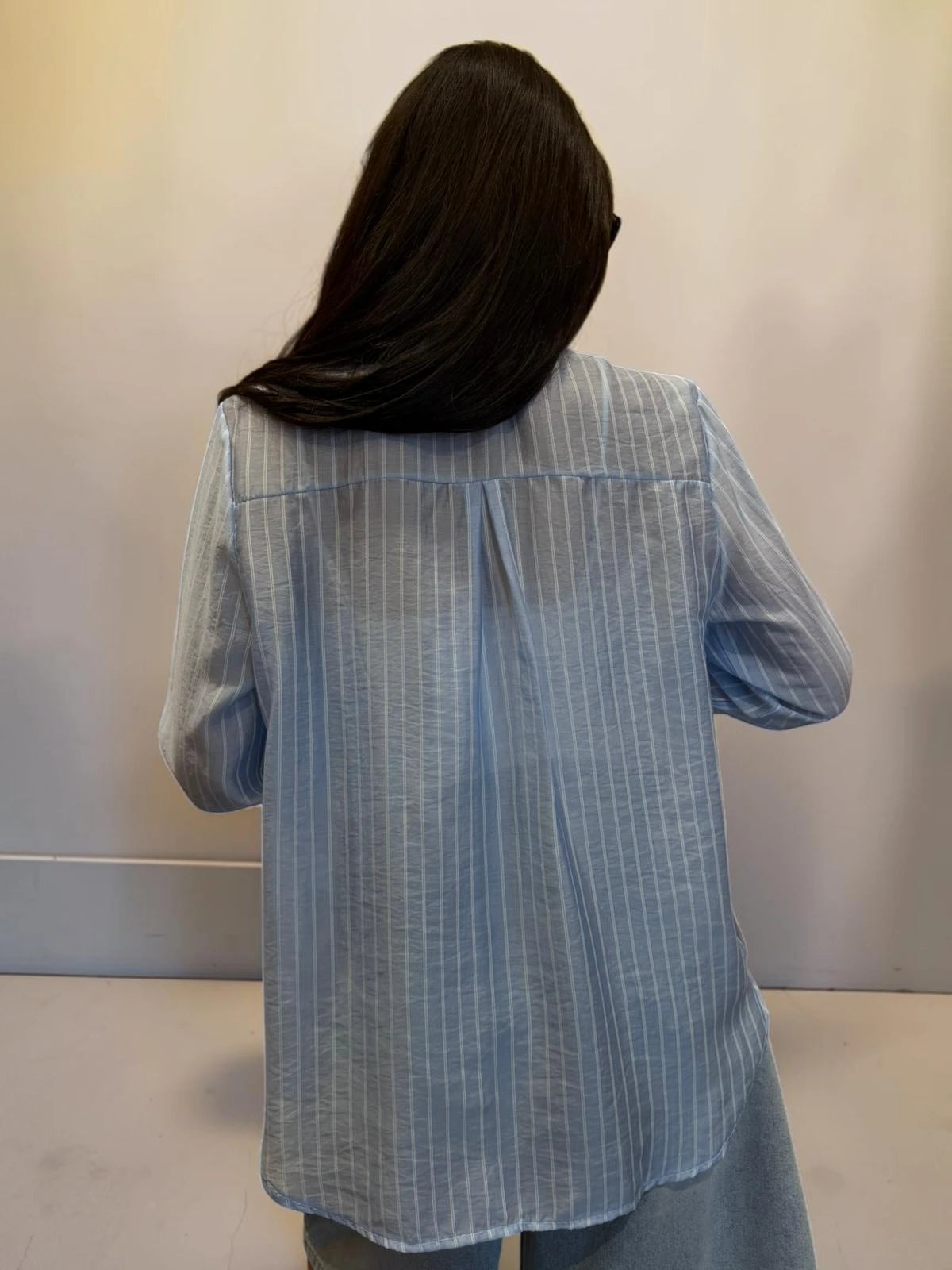 Camicia regular fit a righe semivelata