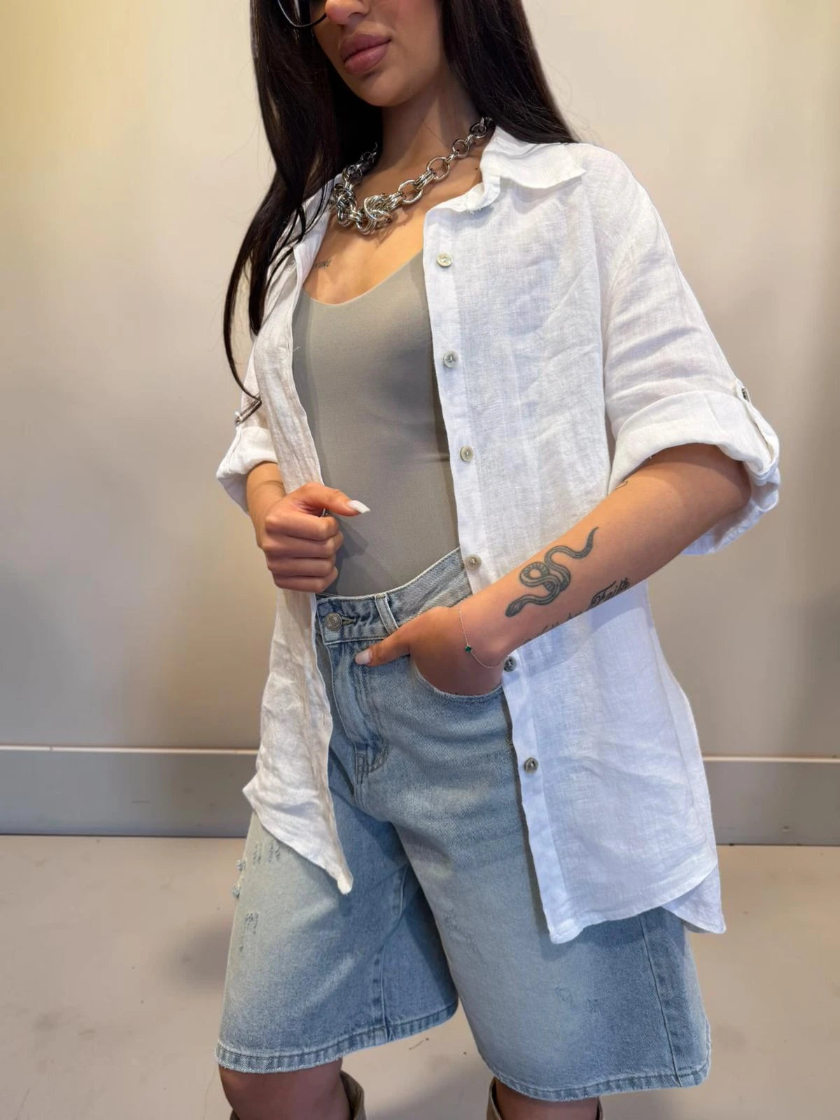 Camicia Over in lino con bottoni in legno