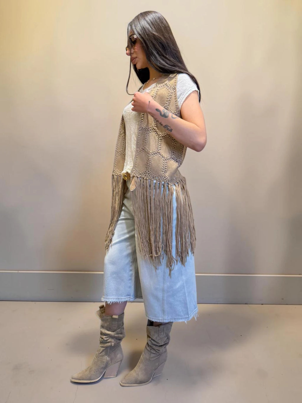 Gilet in camoscio a nido d'ape con frange