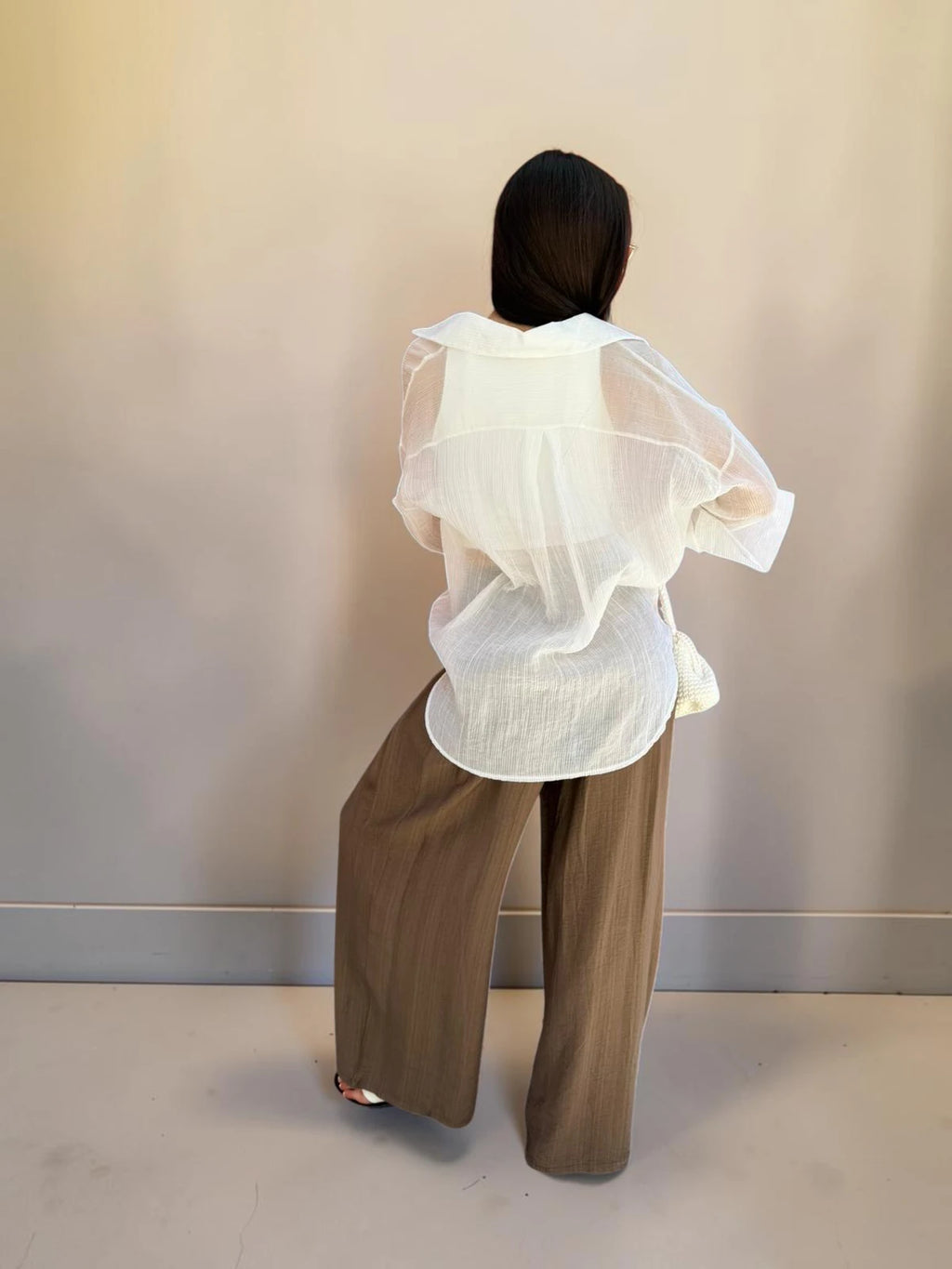 Pantalone palazzo con piega avanti ed elastico