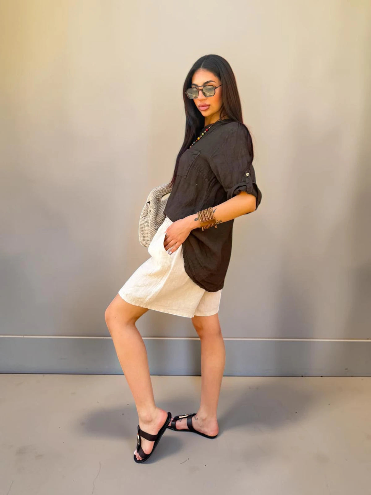 Pantaloncino in lino con elastico in vita e laccetto