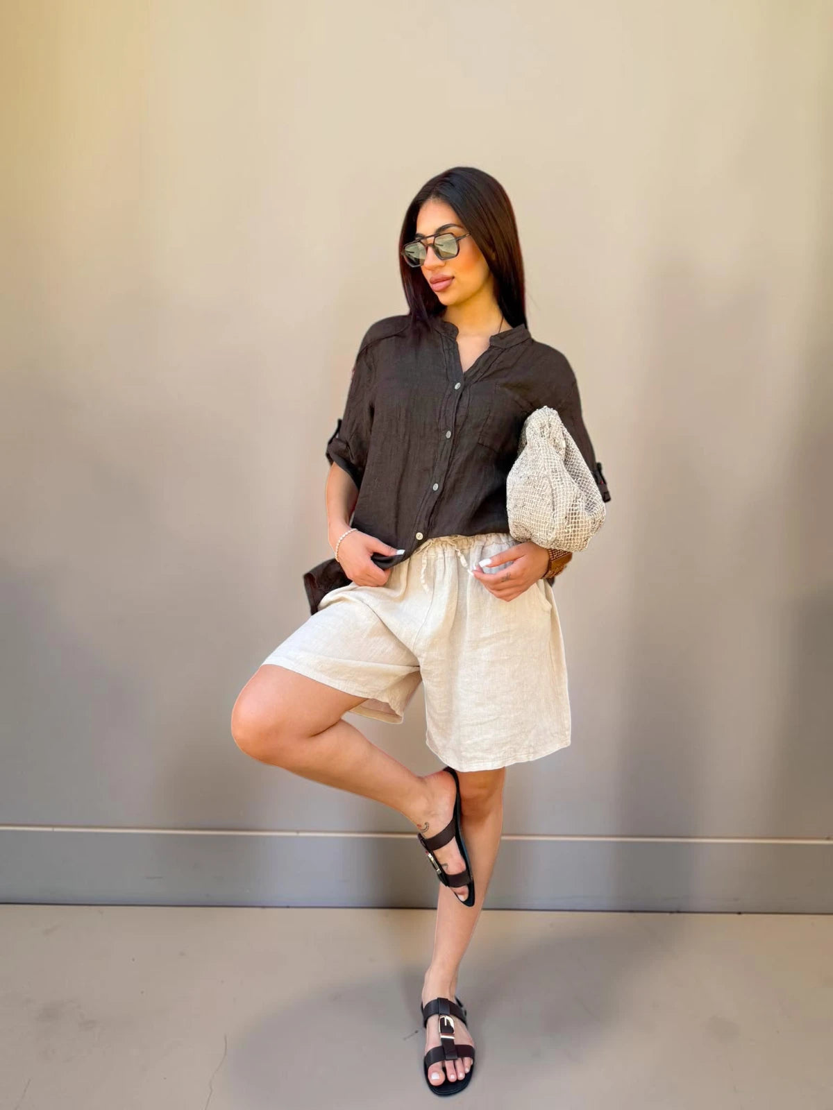 Pantaloncino in lino con elastico in vita e laccetto